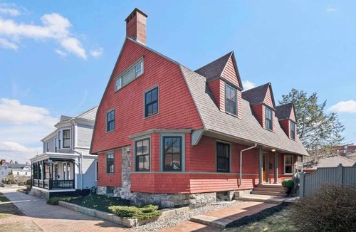 West End House | 7 Bed Historic Home for Group Stays