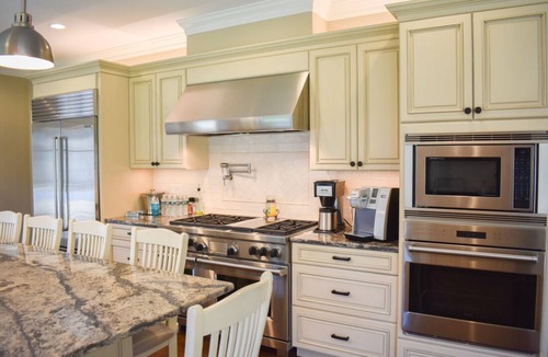 East Dennis House | 7 bedroom home sleeping 14! Located on the Bayside with private pool!