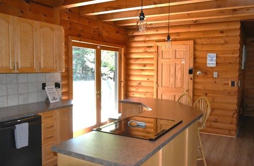 Jay House | 7 Beds home near Lake Placid-New Remodel! AC, Hot Tub, Fireplace, Ski & Hiking!