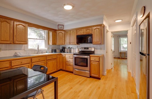Seekonk Apartment | 7 Mi to Downtown Providence: Quiet Apt in Seekonk