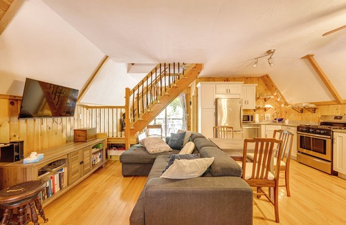 Eidelweiss Village Cottage | 7 Mi to Ski Slopes! Cozy Madison Cabin w/Fire Pit