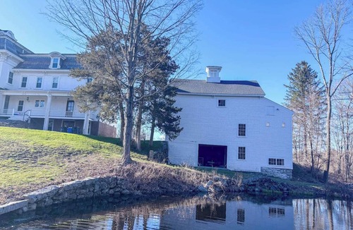 Walpole House | 7BR Estate w/Htd Pool Near Gillette | World Cup