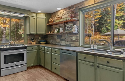 West Dover House | 7BR Perfect for Multi Family Stay! Hot Tub & Sauna