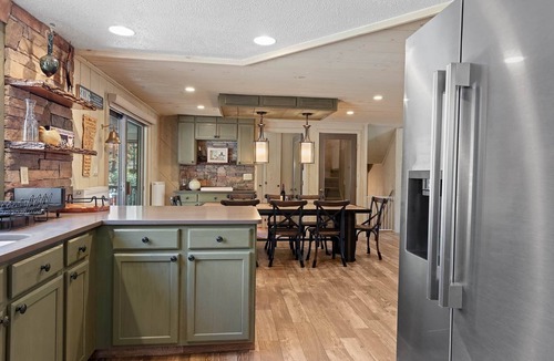 West Dover House | 7BR Perfect for Multi Family Stay! Hot Tub & Sauna
