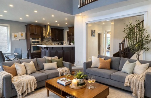 Brampton House | 8 Bedrooms · THREE Kitchens · 20-ft Great Room · Game Room · Pearson ~15 Min