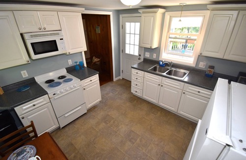 Saunderstown House | 83 South Ferry Road
