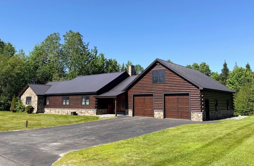 Twin Mountain House | 8RR Log Home w/Spa Bath, Game Loft, AC, Great Yard Near Bretton Woods, Franconia Notch