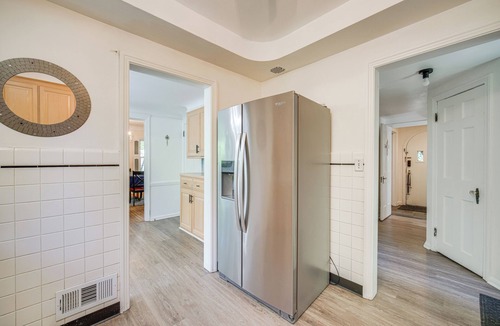 University Heights Cottage | 9 Mi to Cleveland: Home Near Hospitals & Colleges
