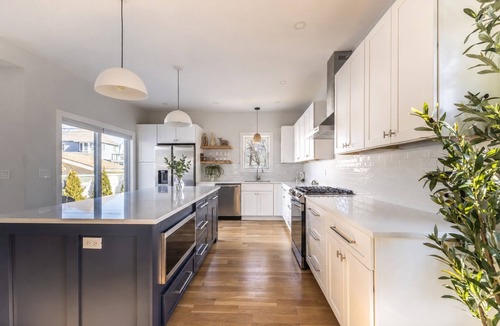 Devon House | 90-Sec Walk to Beach - Walnut Beach Luxury House