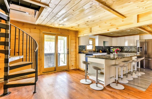 Hunter House | 9BR/5BR/Hottub/2 Saunas 6 min to Hunter on 30 private acres