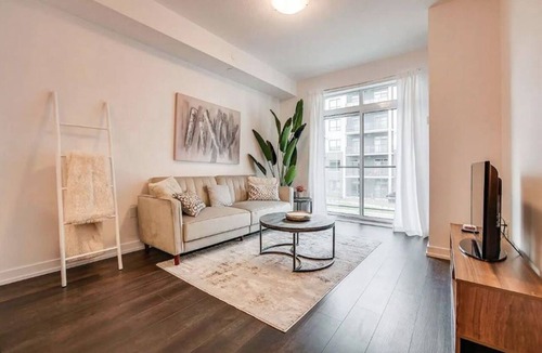 Beamsville Apartment | A beautifully modern and fully furnished one bedroom + den in Beamsville.