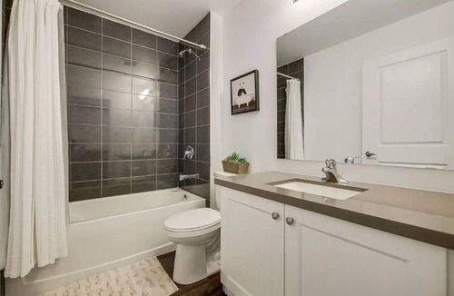 Beamsville Apartment | A beautifully modern and fully furnished one bedroom + den in Beamsville.