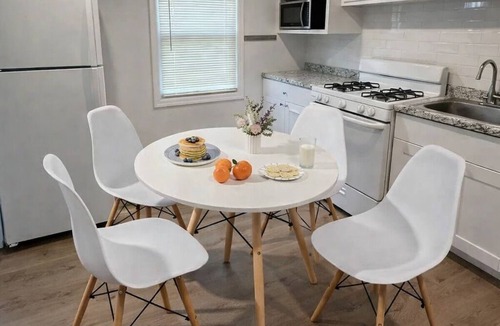 Fairfield House | A Breezy Beachside Retreat in welcoming Fairfield
