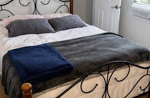 Fairfield House | A Breezy Beachside Retreat in welcoming Fairfield