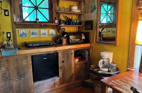 Woodstock Cabin | A Couple's Cozy Cabin Getaway