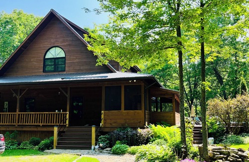 Rideau Lakes Ski Chalet | A Cozy Rustic Chalet in nature, only 5 mins to Big Rideau Lake & Cataraqui trail