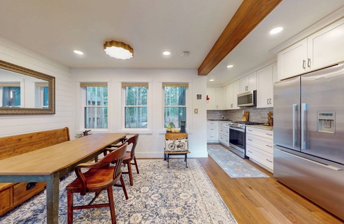 Craneridge Apartment | A delightful apartment nestled near Kissing Bridge and Sprague Brook Park