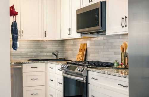 Craneridge Apartment | A delightful apartment nestled near Kissing Bridge and Sprague Brook Park