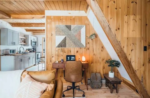 Jay Ski Chalet | A-Frame | Hot Tub | Dog Friendly | Fenced Yard