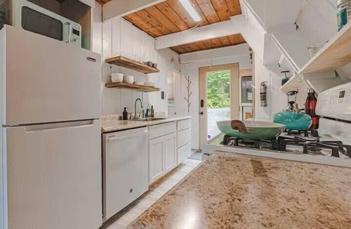 Wilmington House | A-Frame | Hot Tub| Dog Friendly | Near Mt. Snow
