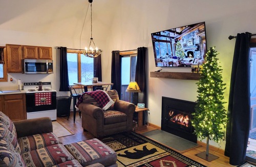 Argyle House | “A-frame of mind”- cozy cottage get-away on Cossayuna Lake