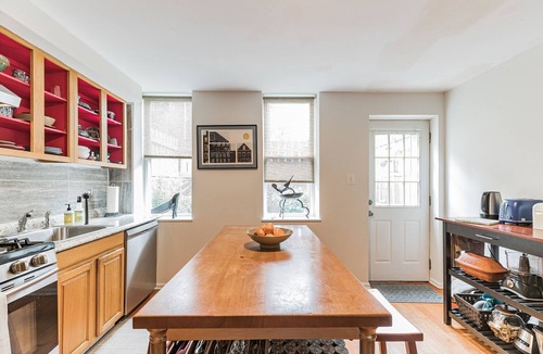 East Passyunk Crossing House | A great row home in vibrant, friendly South Philly: walk to everything!