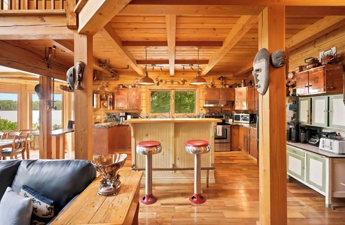 Torrance Cottage | A lakeside retreat along the shores of Clear Lake