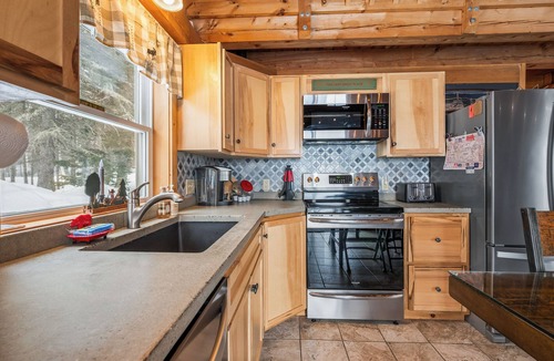 Rangeley House | A Lookout at 'The Overlook' - Fall in love with this Rangeley cabin!