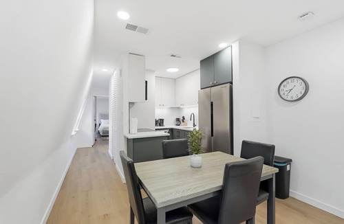 Powelton Village House | A Modern 1BR Oasis in Carriage House