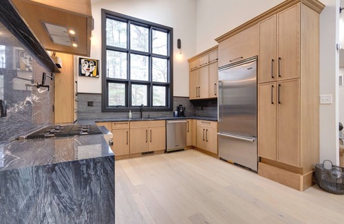 Northwest Harbor House | A Modern, Ultra Chic 5-bedroom Beach Home in Charming East Hampton!