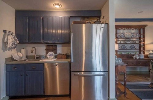 Stonington Apartment | A Mystic Stay as Sweet as Apple Pie!