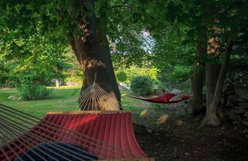 Stonington Apartment | A Mystic Stay as Sweet as Apple Pie!