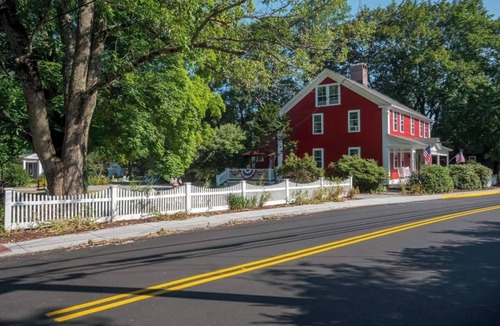 Stonington Apartment | A Mystic Stay as Sweet as Apple Pie!