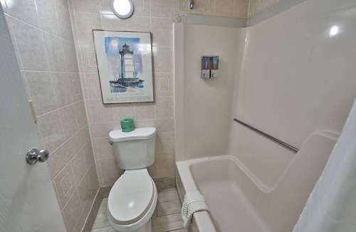 West Yarmouth Hotel | A Place You'll Surely Enjoy! 2 Units with Hot Tub, Indoor Pool, Free Breakfast!