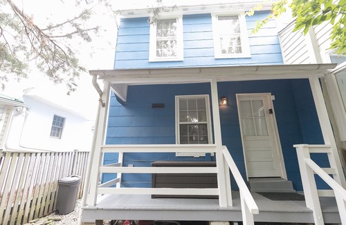 Historic District House | A Quiet Retreat just steps from Naval Academy and all the Downtown Fun!