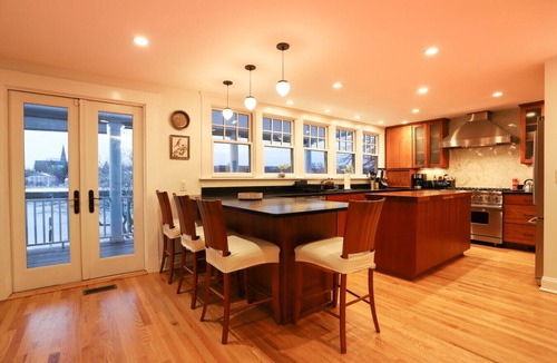 Fair Haven Heights House | A slice of New Haven charm. Newly renovated riverfront home built in 1885.