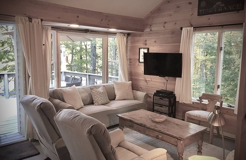 Casco Cottage | A Sweet Private Waterfront Cottage. Happy loons and hummingbirds complementary!