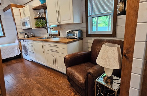Pawcatuck Cottage | A Tiny Escape - Charming Eco-Friendly Retreat Awaits in Stonington