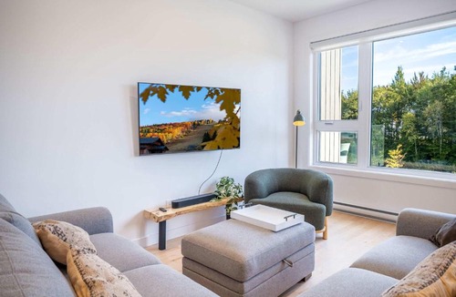 Beaupre Ski Chalet | Absolute Comfort with Spa & Game Room - Base Camp