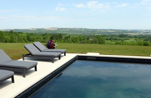 Creemore House | Absolutely Stunning Country Home in Creemore! Modern Elegance! Pool! Views!