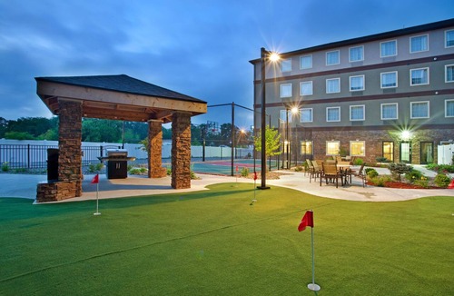 Elkhart Apartment | Accessible King Studio w/Kitchen | Free Breakfast