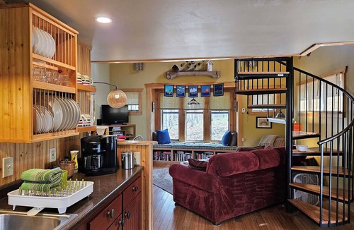 Bar Harbor Cottage | Acorn Cottage - in the village of Bar Harbor, walk or bike to ANP and downtown village 1/2 mile