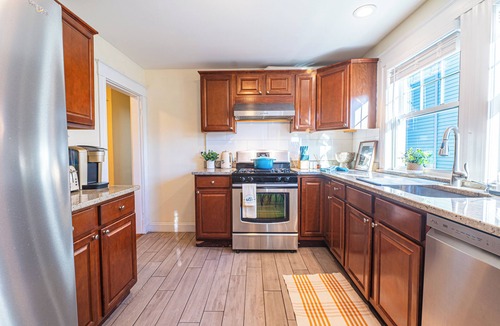 Ashmont Apartment | Adams Village 6-Bed Apt: City Perks, Suburban Vibe