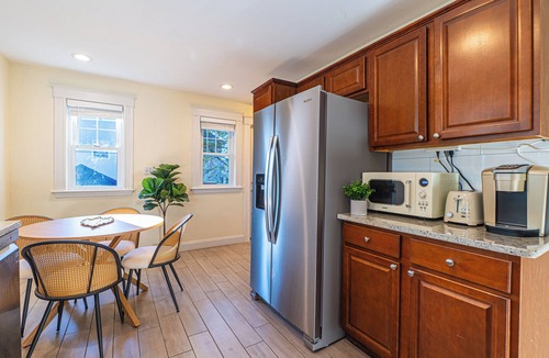 Ashmont Apartment | Adams Village 6-Bed Apt: City Perks, Suburban Vibe