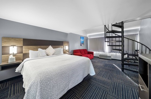 Teaticket Hotel | Admiralty Inn & Suites - a Red Collection Hotel