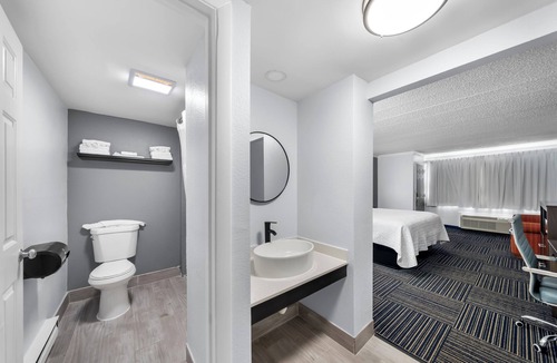 Teaticket Hotel | Admiralty Inn & Suites - a Red Collection Hotel
