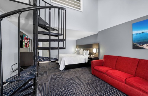 Teaticket Hotel | Admiralty Inn & Suites - a Red Collection Hotel