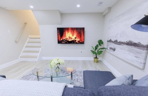 Hamilton Apartment | Adorable 1 bedroom suite in the beautiful Hamilton