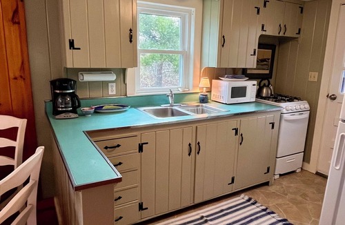 South Wellfleet Cottage | Adorable 2-bedroom cottage in South Wellfleet perfect for getaway and BEACH!