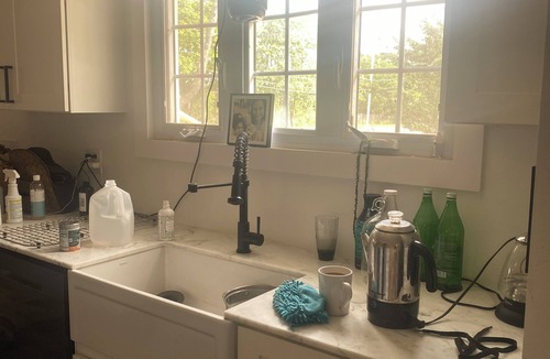 North Bay Shore House | Adorable 2 bedroom house with AC in charming bright waters